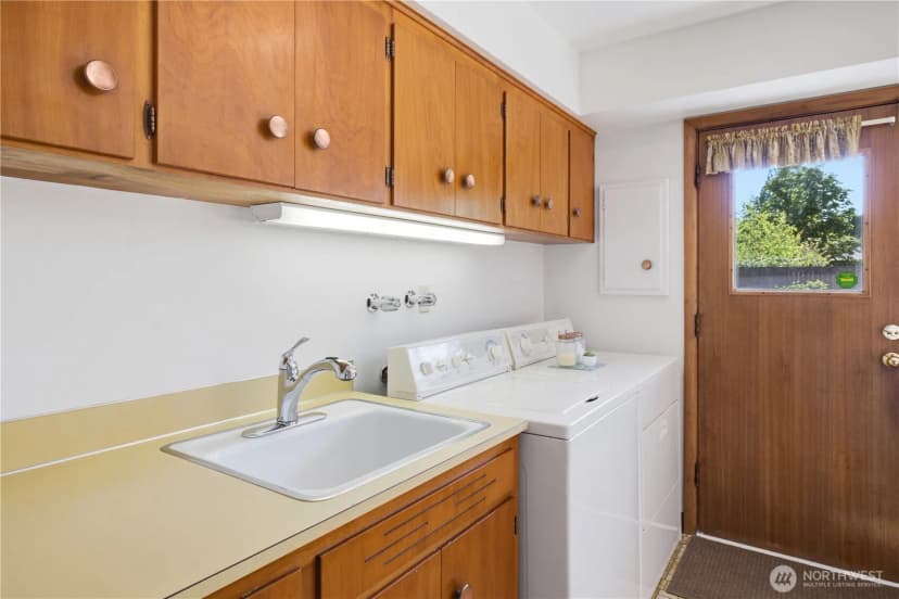 Property photo for 812 Alvord Avenue N, Kent photo 19