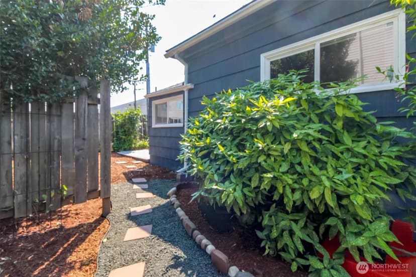 Property photo for 611 N Junett Street N, Tacoma photo 9