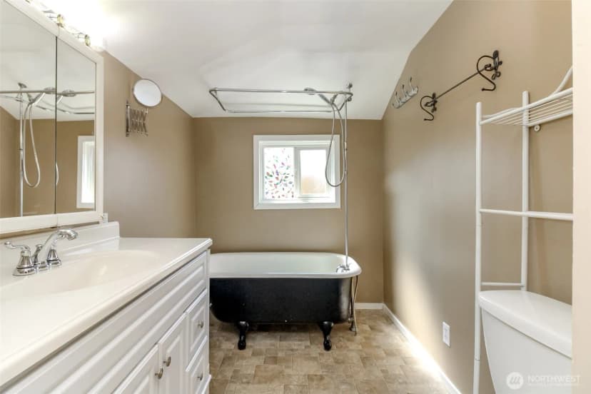 Property photo for 611 N Junett Street N, Tacoma photo 39