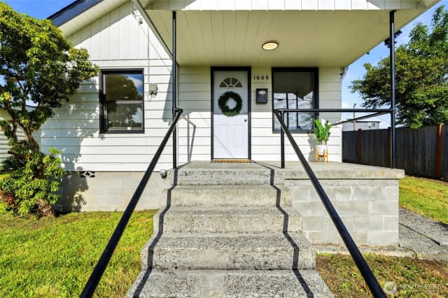 Property photo for 1608 Cedar Street, Everett photo 2