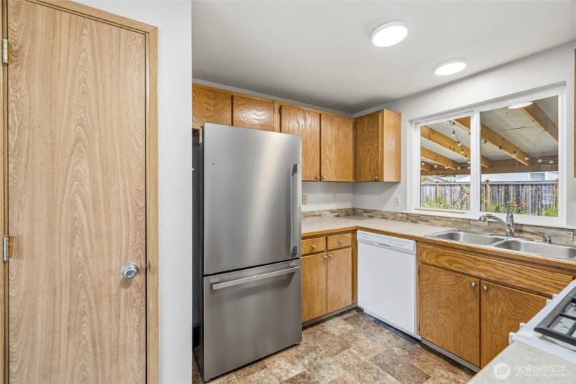 Property photo for 1215 E Gilkey Road, Burlington photo 12