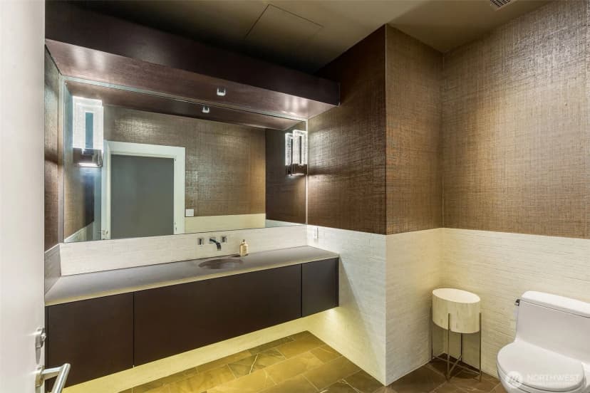 Property photo for 99 Union Street #1801, Seattle photo 12