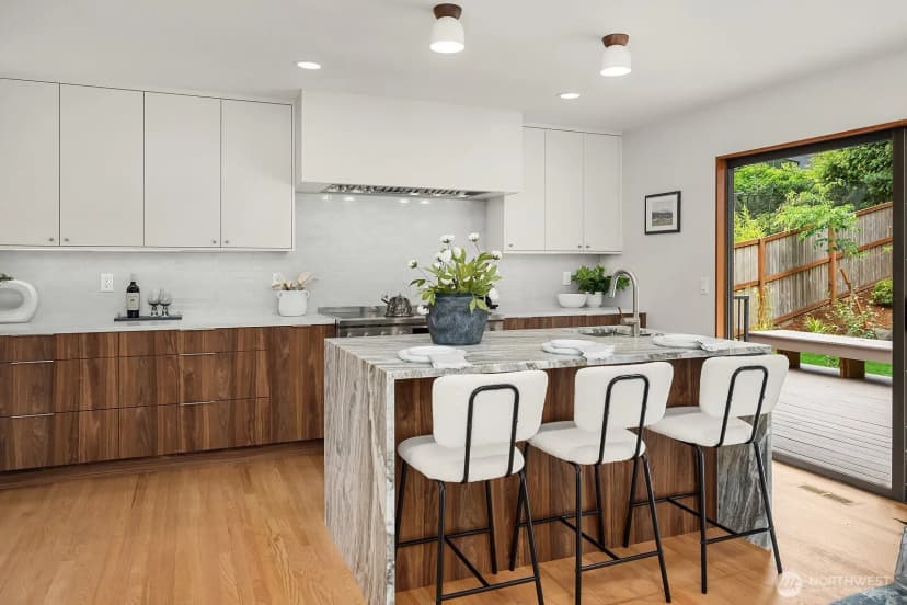 Property photo for 6750 W Mercer Way, Mercer Island photo 11