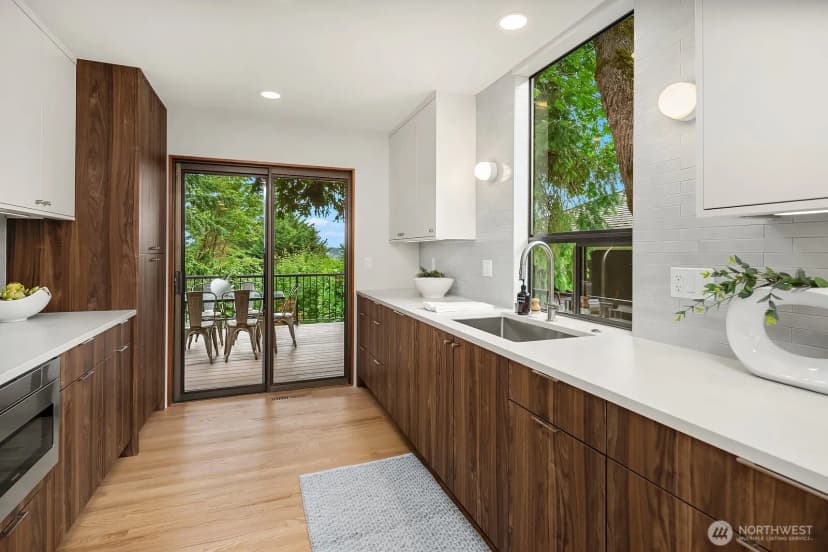 Property photo for 6750 W Mercer Way, Mercer Island photo 17
