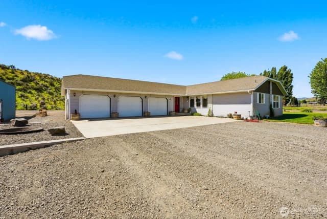 Property photo for 15180 Cottonwood Canyon Road, Yakima photo 2