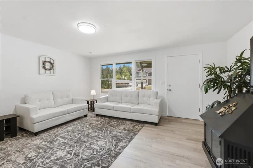 Property photo for 11407 Farwest Drive Sw, Lakewood photo 6