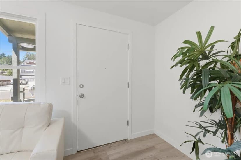 Property photo for 11407 Farwest Drive Sw, Lakewood photo 4