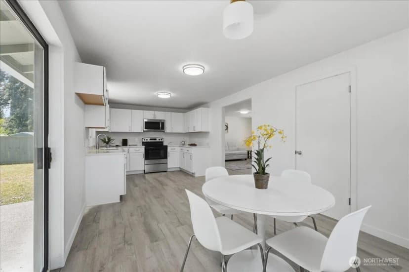 Property photo for 11407 Farwest Drive Sw, Lakewood photo 10