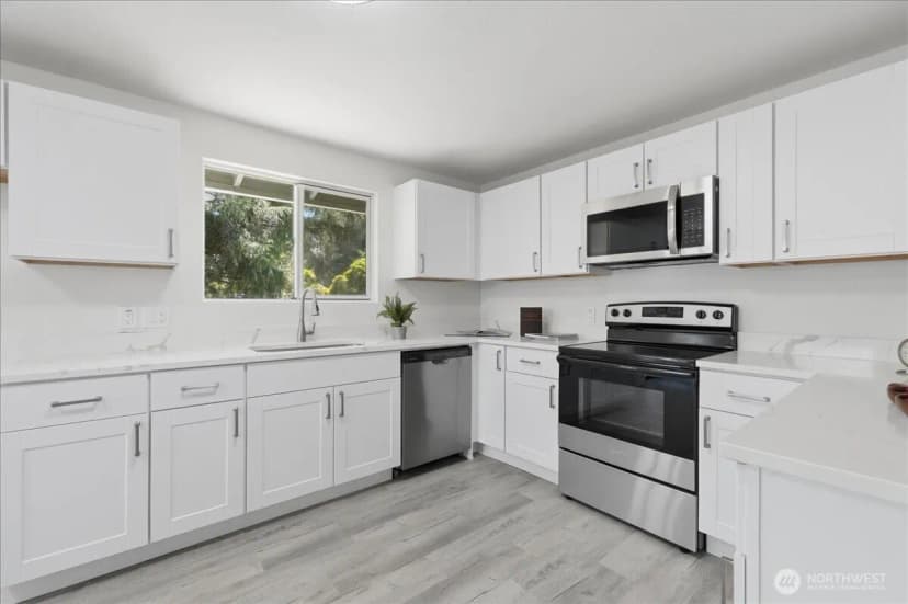 Property photo for 11407 Farwest Drive Sw, Lakewood photo 12