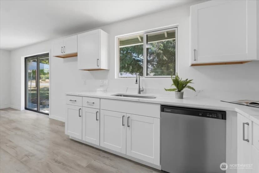 Property photo for 11407 Farwest Drive Sw, Lakewood photo 11