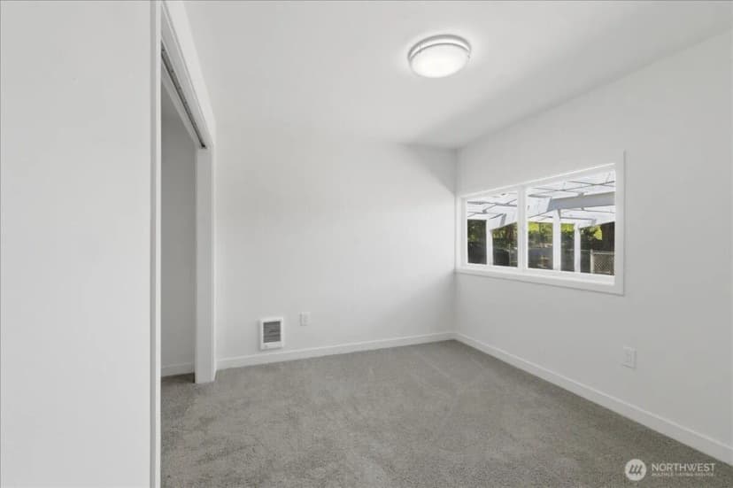 Property photo for 11407 Farwest Drive Sw, Lakewood photo 14