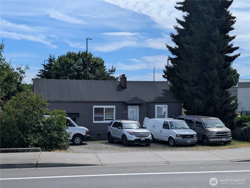 Property photo for 7009 Ne 181st Street, Kenmore photo 3