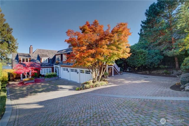 Property photo for 3608 Evergreen Point Road, Medina photo 2
