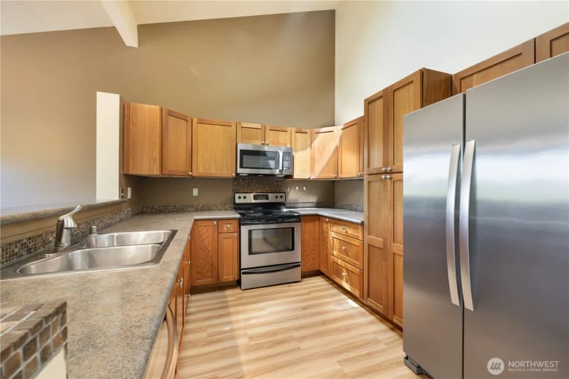 Property photo for 3540 Lake Washington Boulevard Se #210, Bellevue photo 17