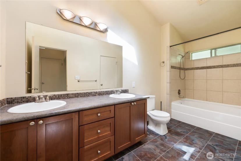 Property photo for 3540 Lake Washington Boulevard Se #210, Bellevue photo 11