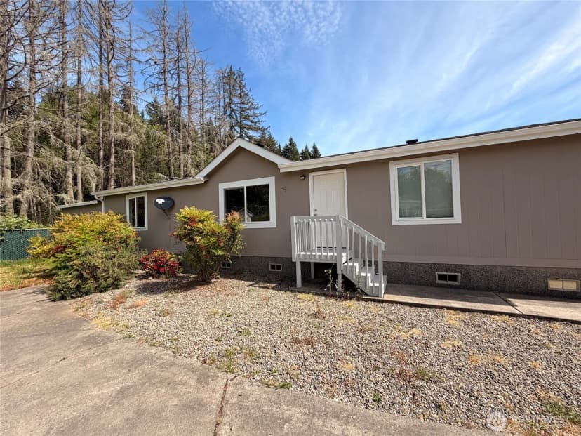 Property photo for 201 W Oakview Avenue #24, Centralia photo 2