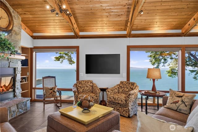 Property photo for 14122 Ervine Road, Anacortes photo 4
