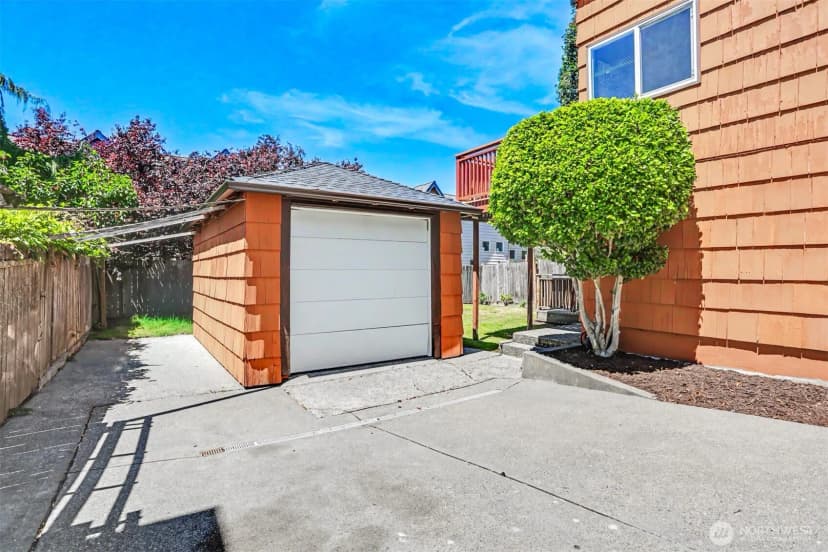 Property photo for 4317 Phinney Avenue N, Seattle photo 32