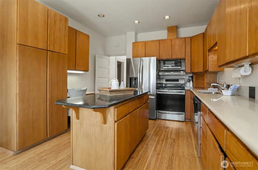 Property photo for 4317 Phinney Avenue N, Seattle photo 11