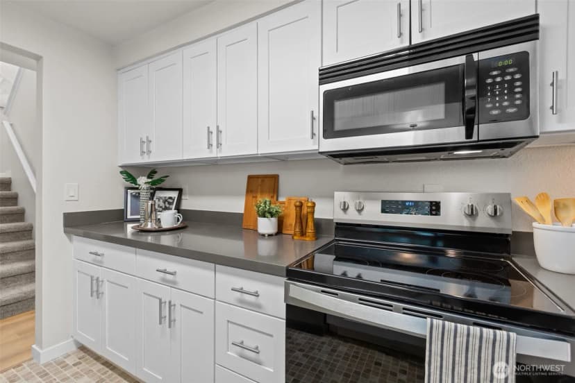 Property photo for 15628 8th Avenue Sw #c, Burien photo 13
