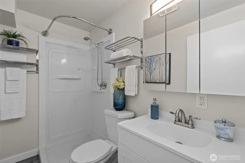 Property photo for 15628 8th Avenue Sw #c, Burien photo 23