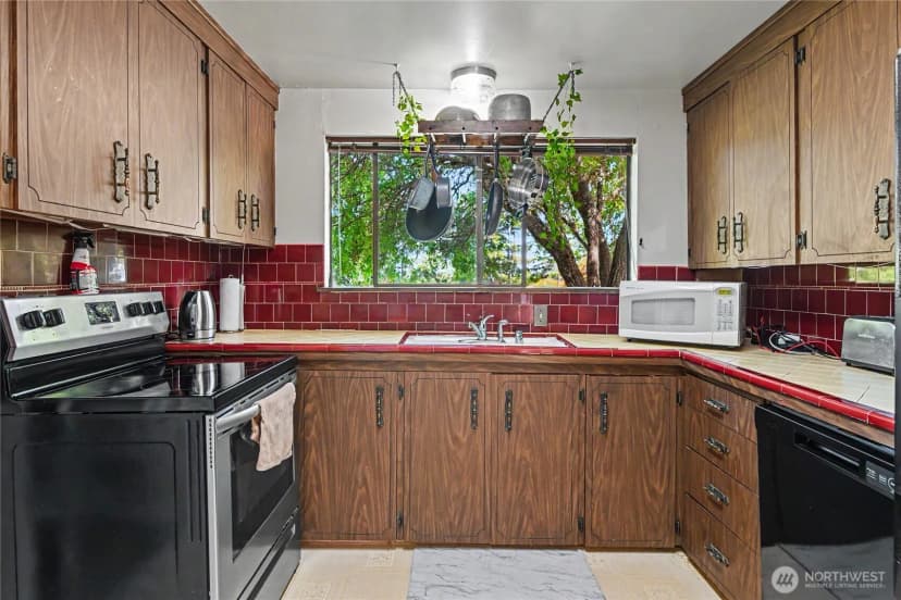 Property photo for 5669 Kitsap Way, Bremerton photo 10