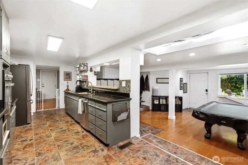 Property photo for 8406 Paine Street Sw, Lakewood photo 11