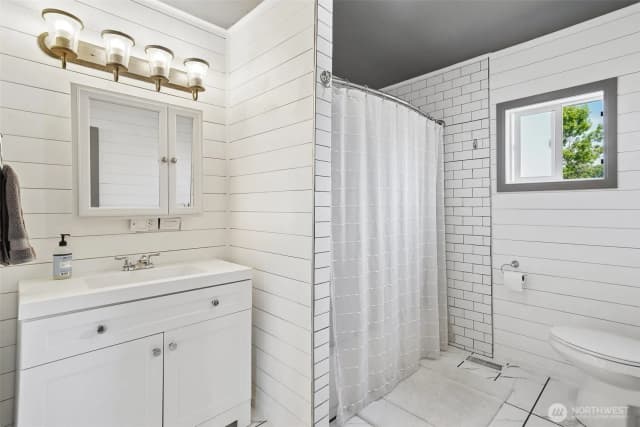 Property photo for 221 3rd Avenue Nw, Pacific photo 3