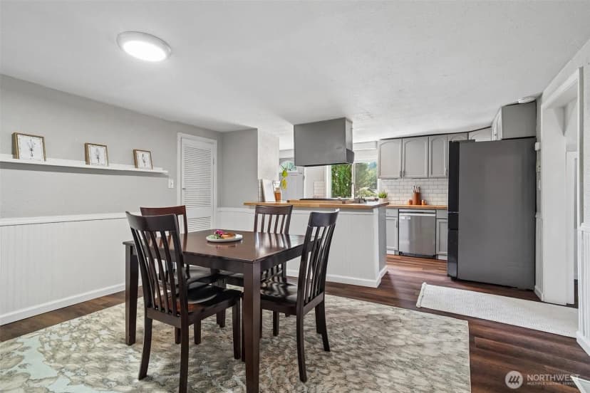 Property photo for 221 3rd Avenue Nw, Pacific photo 5