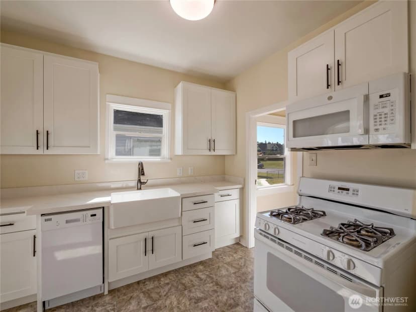 Property photo for 1615 E Wright Avenue, Tacoma photo 10