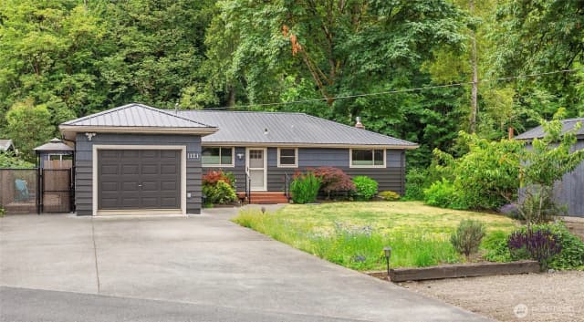 Property photo for 1121 Shelton Avenue Se, Renton photo 2