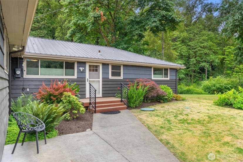 Property photo for 1121 Shelton Avenue Se, Renton photo 3