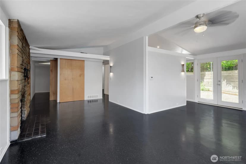 Property photo for 7801 Leschi Road Sw, Lakewood photo 3