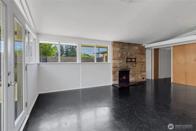 Property photo for 7801 Leschi Road Sw, Lakewood photo 4