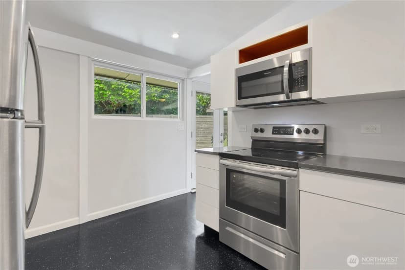 Property photo for 7801 Leschi Road Sw, Lakewood photo 7