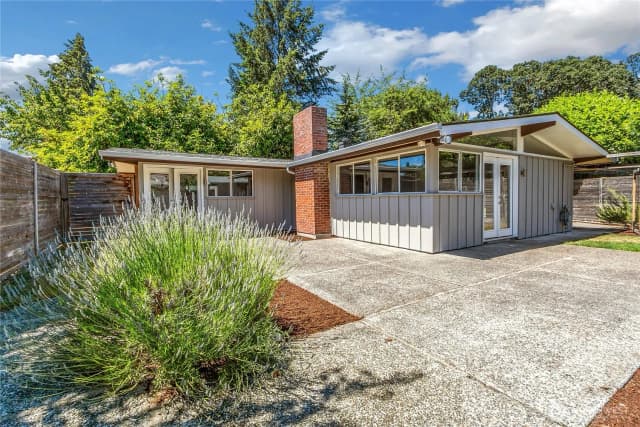 Property photo for 7801 Leschi Road Sw, Lakewood photo 2