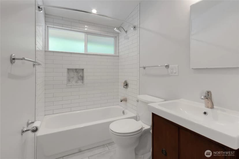 Property photo for 7801 Leschi Road Sw, Lakewood photo 9