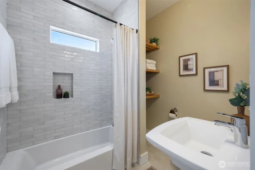 Property photo for 1822 31st Avenue, Seattle photo 12