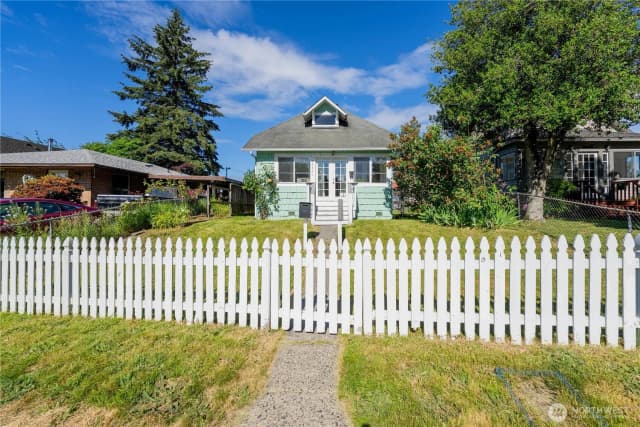 Property photo for 2424 Cleveland Avenue, Everett