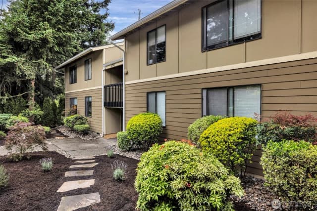 Property photo for 11701 100th Avenue Ne #4, Kirkland photo 3