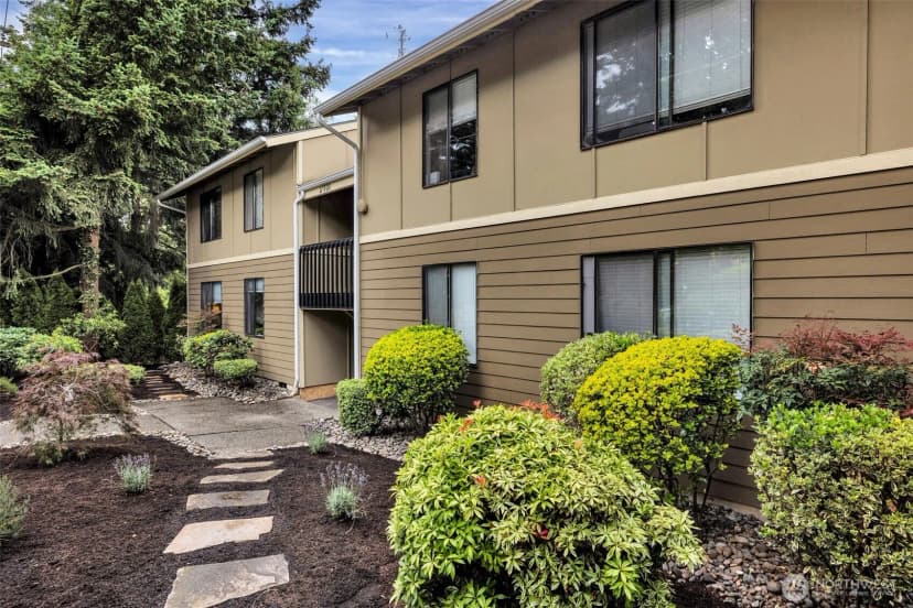 Property photo for 11701 100th Avenue Ne #4, Kirkland photo 3