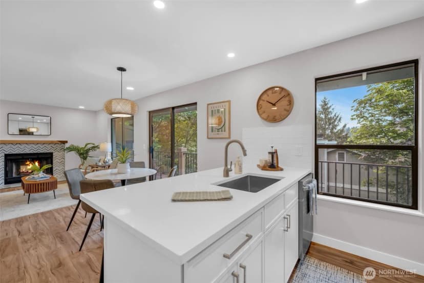 Property photo for 11701 100th Avenue Ne #4, Kirkland photo 6