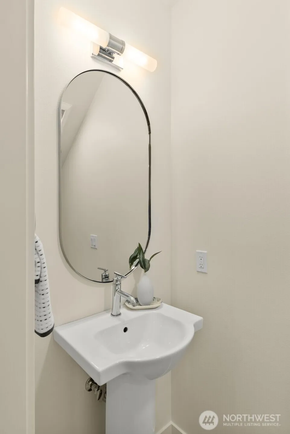 Property photo for 8323 A 12th Avenue Nw, Seattle photo 14