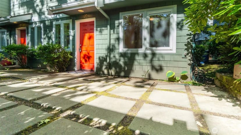 Property photo for 205 27th Avenue S #205, Seattle photo 4