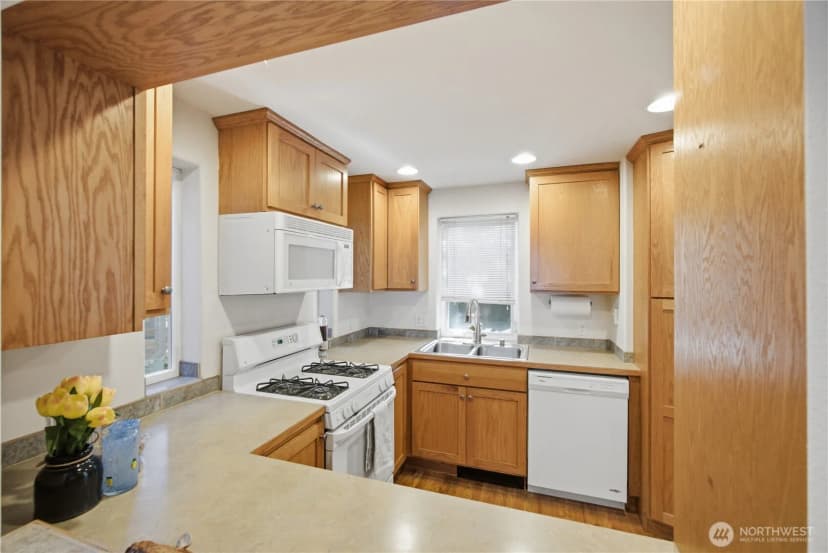 Property photo for 205 27th Avenue S #205, Seattle photo 24