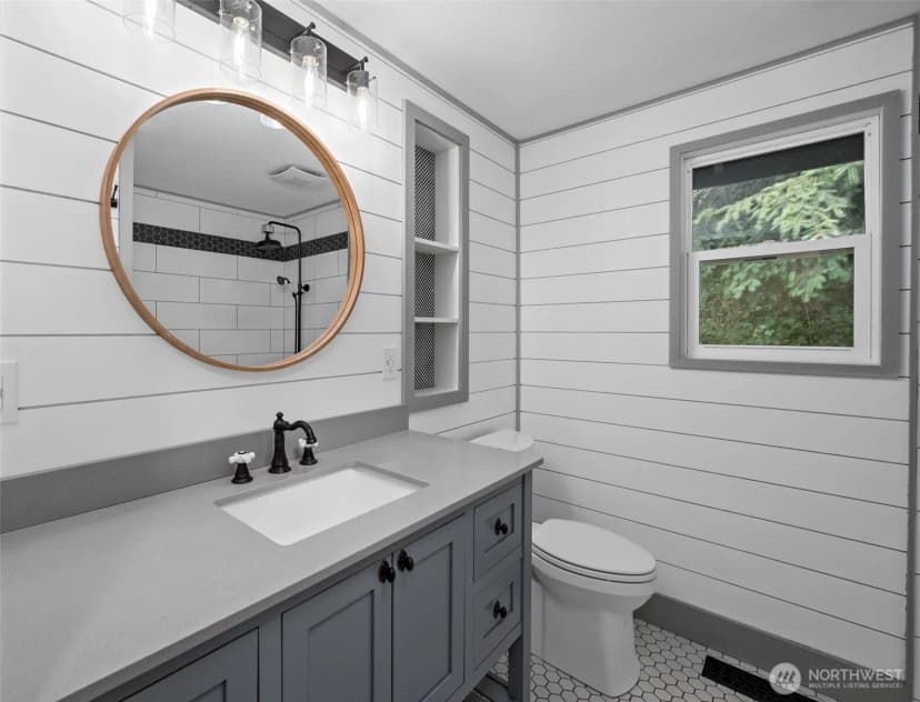 Property photo for 2123 Stoney Beach Lane, Oak Harbor photo 15