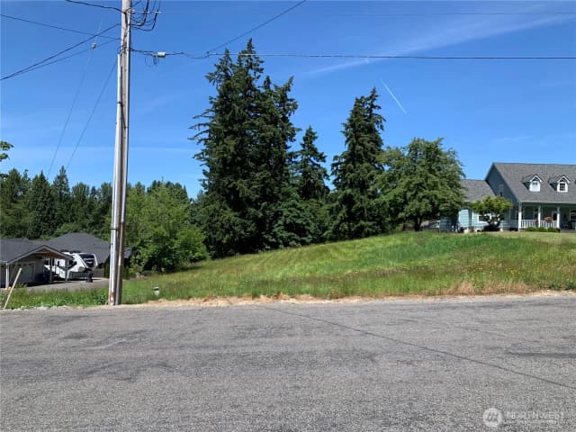 Property photo for 9805 31st Street E, Edgewood photo 4