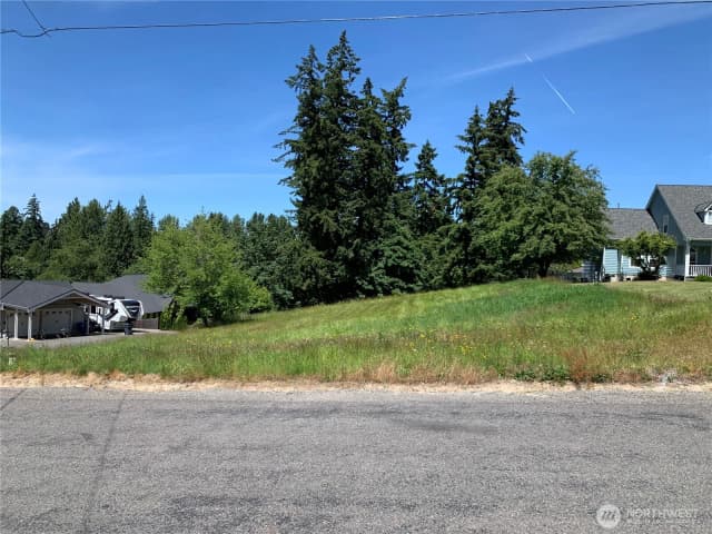 Property photo for 9805 31st Street E, Edgewood photo 2