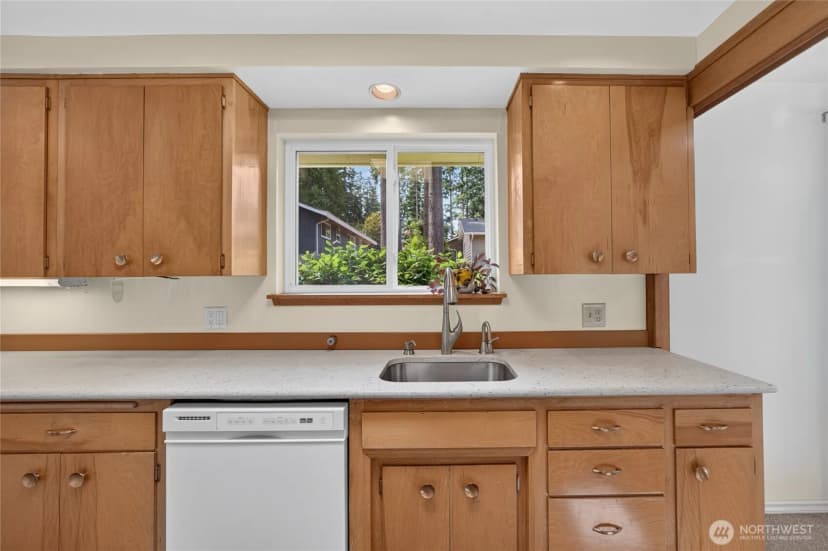 Property photo for 2015 152nd Place Se, Bellevue photo 11