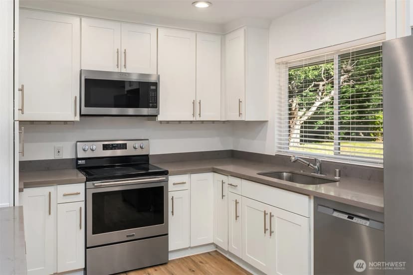 Property photo for 4910 Ne 7th Street, Renton photo 11